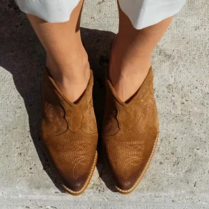 Sabot | Scarpe Con Tacco | Personal Sabot Texani Ricamati con Tacco Medio "ADEL" - Camoscio Cuoio