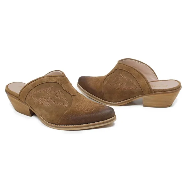 Sabot | Scarpe Con Tacco | Personal Sabot Texani Ricamati con Tacco Medio "ADEL" - Camoscio Cuoio